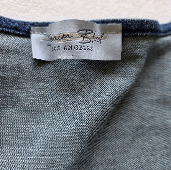 Elegant Blue Denim Crop Top with Puff Sleeves - Picture 2 of 7